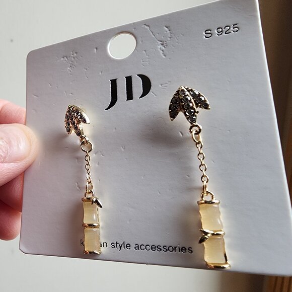 NWT JD Gold Tone Drop Dangle Earrings - Picture 3 of 11